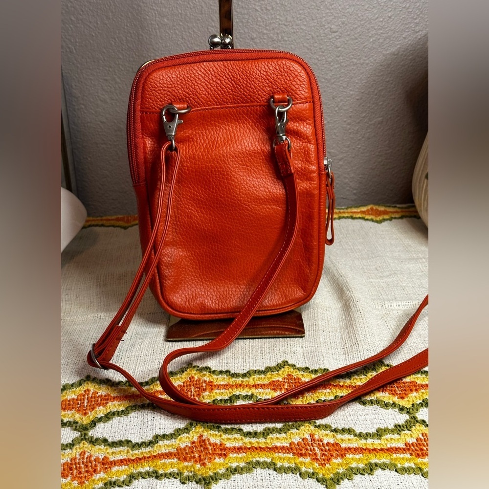 Coldwater Creek Orange Crossbody purse 3 pockets Adjustable strap​ - Picture 2 of 3